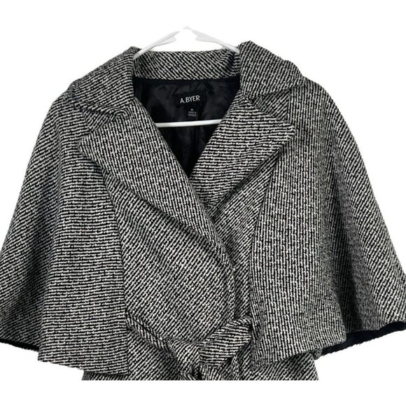 𝅺A. Byer women's gray snap front lined coat size Medium wide sleeves, tie - Picture 2 of 8